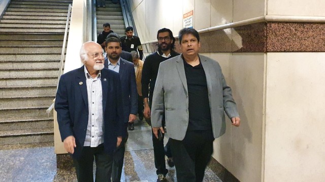পাকিস্তানকে ভারতের বিপক্ষে খেলতে রাজি করাতে আইসিসির ডেপুটি চেয়ারম্যান ইমরান খাজা আলোচনার জন্য লাহোরে গেছেন। সেখানে আছেন বিসিবি সভাপতি আমিনুল ইসলাম বুলবুলও। ছবি: পিসিবি এক্স