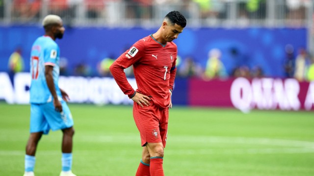 টানা ১০ ম্যাচ গোলহীন রোনালদোকে নিয়ে কী বললেন পর্তুগিজ কোচ