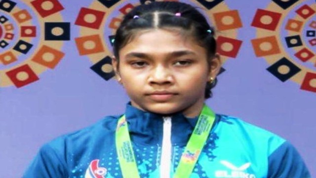 মুরগি বিক্রেতার মেয়ের বিশ্ব রেকর্ডের হ্যাটট্রিক!