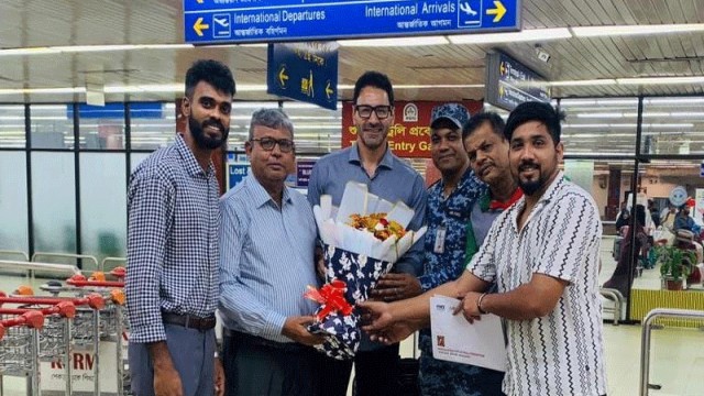 ঢাকায় এসেই স্বপ্ন পূরনের প্রতিশ্রুতি ভলিবল কোচ মাসাজেদির