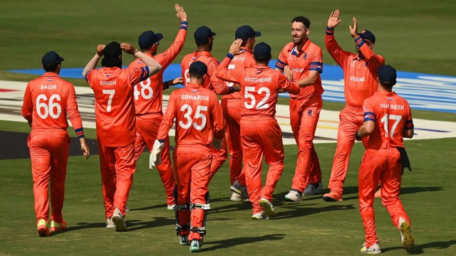 অভিজ্ঞ তিন ক্রিকেটারকে ছাড়াই আসছে ডাচরা