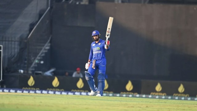 নবীর শেষ ঝড়ো ব্যাটিংয়ে বাংলাদেশকে ২৯৪ রানের লক্ষ্য দিল আফগানিস্তান