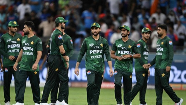 অনেক নাটকীয়তার পর মাঠে নামছে পাকিস্তান