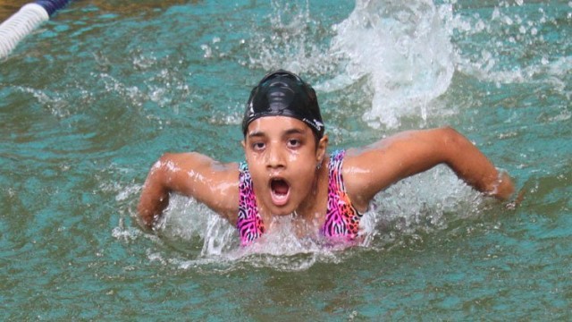 রিয়া গোপ মহিলা কমপ্লেক্সে মেয়েদের সাঁতার শুক্রবার