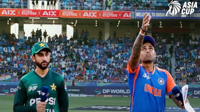 টস জিতে ব্যাটিংয়ে পাকিস্তান