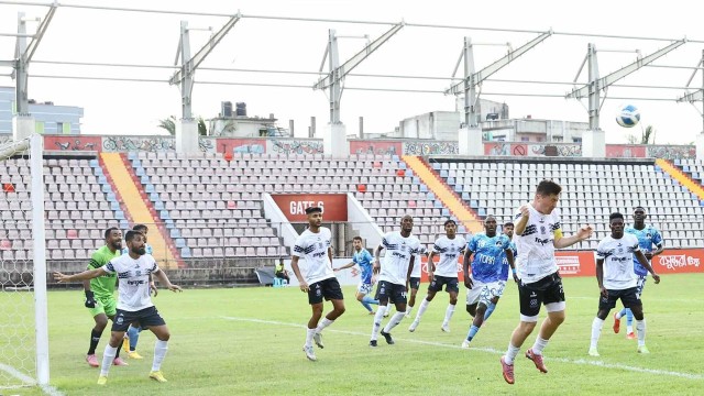 হারে দিয়ে শুরু চ্যাম্পিয়ন মোহামেডানের, হোঁচট কিংসের