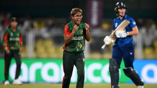 রাতের ম্যাচে বাংলাদেশকে হারিয়ে ইংল্যান্ডের রানী ‘নাইট’