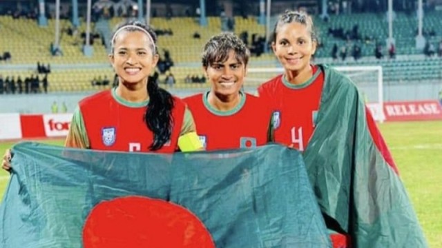 নারী ফুটবলারদের চুক্তির মেয়াদ বাড়াচ্ছে বাফুফে, সাবিনাদের খবর কি?