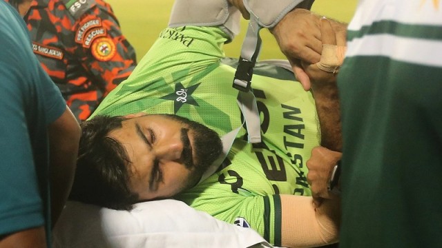 গুরুতর আহত পাকিস্তানি ফিল্ডার, নেয়া হয়েছে হাসপাতালে