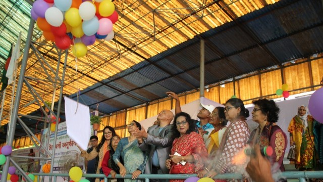 তারুণ্যের উৎসবে মেয়েদের সাঁতার