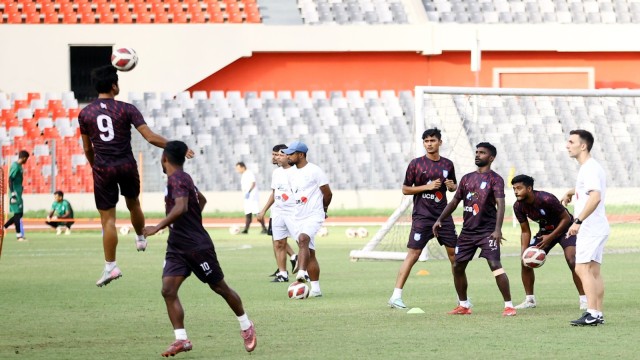 আজ রাতে ভিয়েতনাম যাচ্ছে বাংলাদেশ
