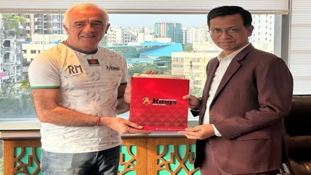 বসুন্ধরা কিংসের আর্জেন্টাইন কোচ কার্লোস ঢাকায়