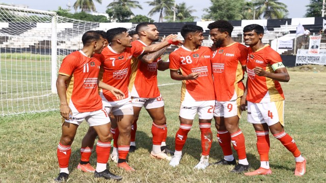 মোহামেডানকে হারিয়ে শিরোপা ধরে রাখল ১০ জনের কিংস