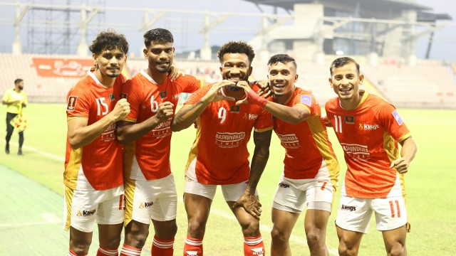 ফুটবল লিগে পিডব্লিউডি ও কিংস জিতেছে